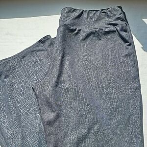 Bell bottom black animal print workout pants size 3XL